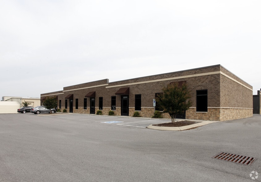 2231 NW Broad St, Murfreesboro, TN à louer - Photo principale – Image 1 sur 39