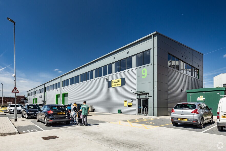 103 Barton Dock Rd, Manchester à louer - Photo de l’immeuble – Image 3 sur 48