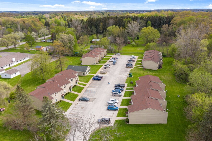 9087 Harper St, Linden, MI à vendre - Photo de l’immeuble – Image 2 sur 65