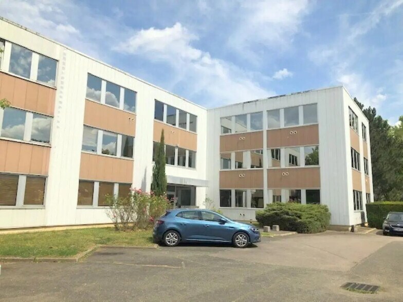 Bureau dans Buc à louer - Photo de l’immeuble – Image 1 sur 11