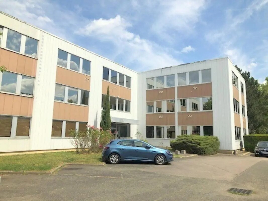 Bureau dans Buc à louer Photo de l’immeuble– Image 1 sur 12