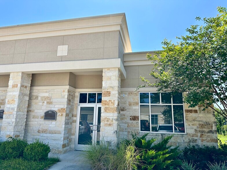 32731 Egypt Ln, Magnolia, TX à louer - Photo de l’immeuble – Image 2 sur 16