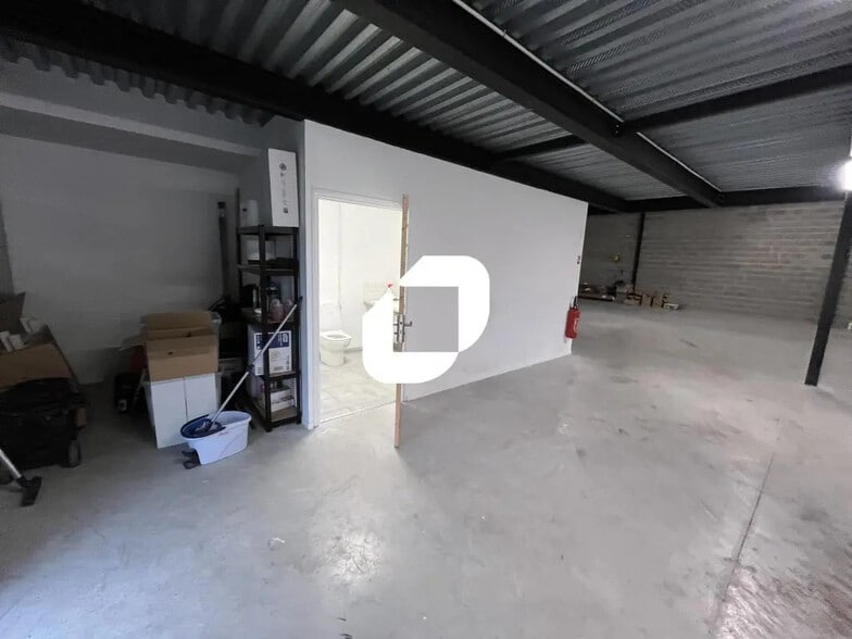 Local d’activités dans Sin-le-Noble à louer - Photo de l’immeuble – Image 3 sur 15