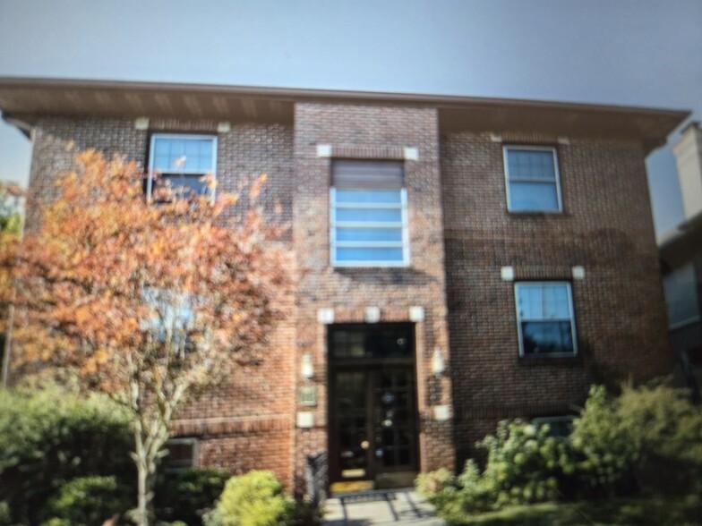 5819 E Washington St, Indianapolis, IN à vendre - Photo de l’immeuble – Image 1 sur 2