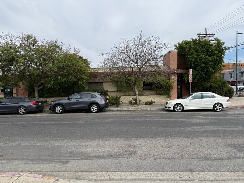 10843 Magnolia Blvd, North Hollywood, CA à louer - Photo de l’immeuble – Image 1 sur 8
