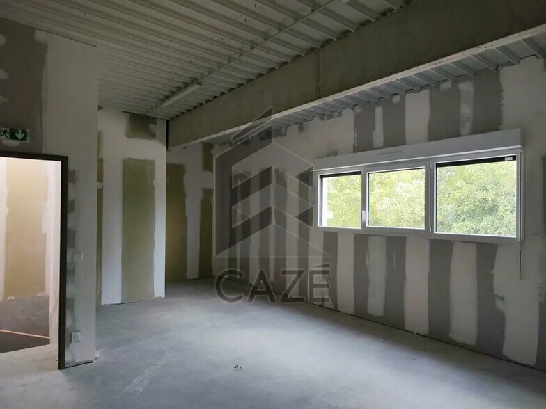 Local d'activités dans Izon à vendre - Photo intérieure – Image 3 sur 6