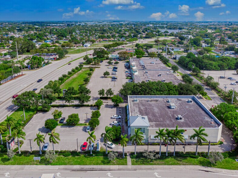 150-192 N Powerline Rd, Pompano Beach, FL à louer - Photo de l’immeuble – Image 3 sur 6