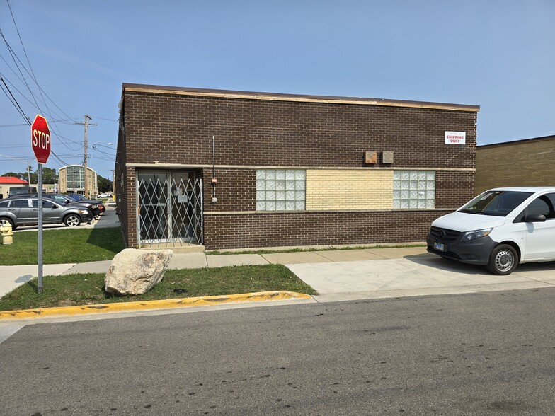 921 Main St, Melrose Park, IL à louer - Photo de l’immeuble – Image 1 sur 8