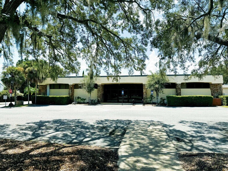 2801 S Bay St, Eustis, FL à louer - Photo principale – Image 1 sur 14