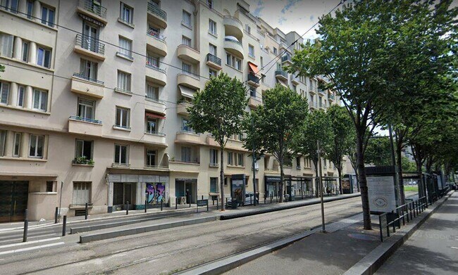 Plus de détails pour 58 Avenue Du Marechal Foch, Marseille - Bureau à louer