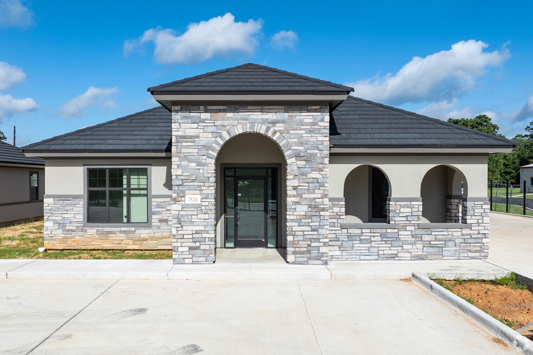 25201 FM 2978 Rd, Tomball, TX à louer Photo de l’immeuble– Image 1 sur 25