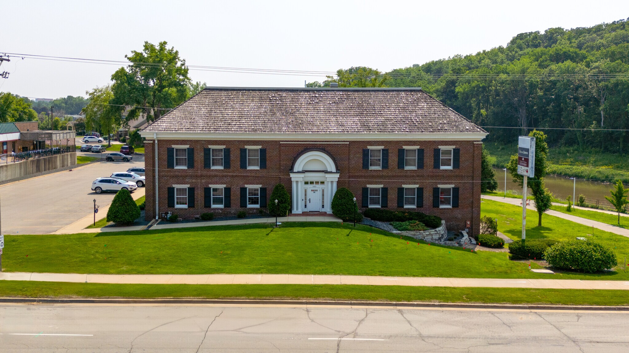 140 Elton Hills Ln NW, Rochester, MN à louer Photo de l’immeuble– Image 1 sur 3