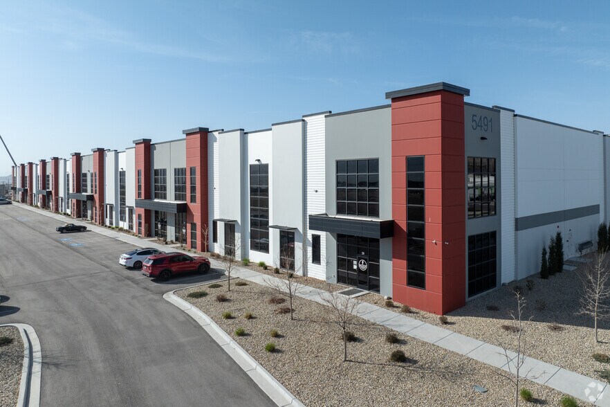 11400 S Mountain View Cor, South Jordan, UT à louer - Photo de l’immeuble – Image 1 sur 15