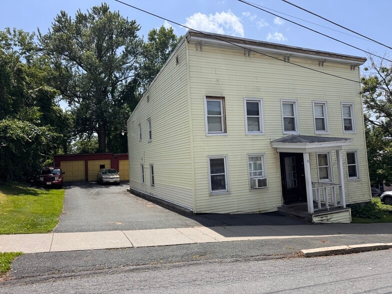 8 John St, Rensselaer, NY à vendre - Photo principale – Image 1 sur 16