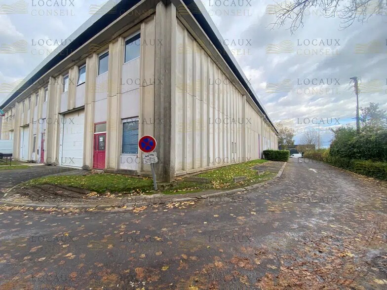 Local d’activités dans Sarcelles à louer - Photo principale – Image 1 sur 4