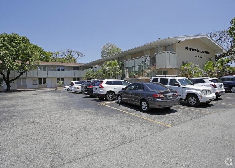 6601 SW 80th St, Miami, FL à louer - Photo de l’immeuble – Image 1 sur 17