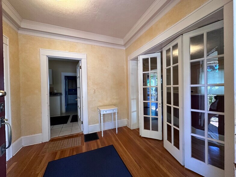 619 NE Roberts Ave, Gresham, OR à louer - Photo de l’immeuble – Image 3 sur 20