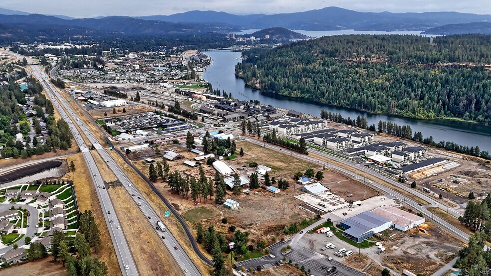 3429 W Seltice Way, Coeur d'Alene, ID à louer - Photo de l’immeuble – Image 3 sur 14