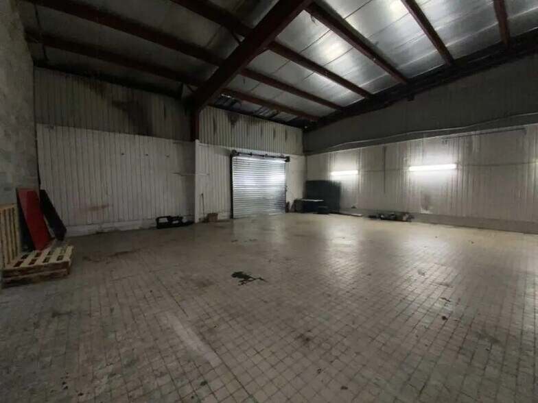 Local d'activités dans Mouy à vendre - Photo de l’immeuble – Image 3 sur 8