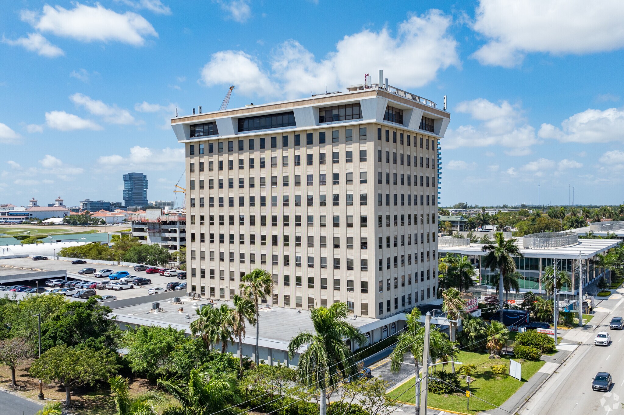 1250 E Hallandale Beach Blvd, Hallandale Beach, FL à louer Photo principale– Image 1 sur 80