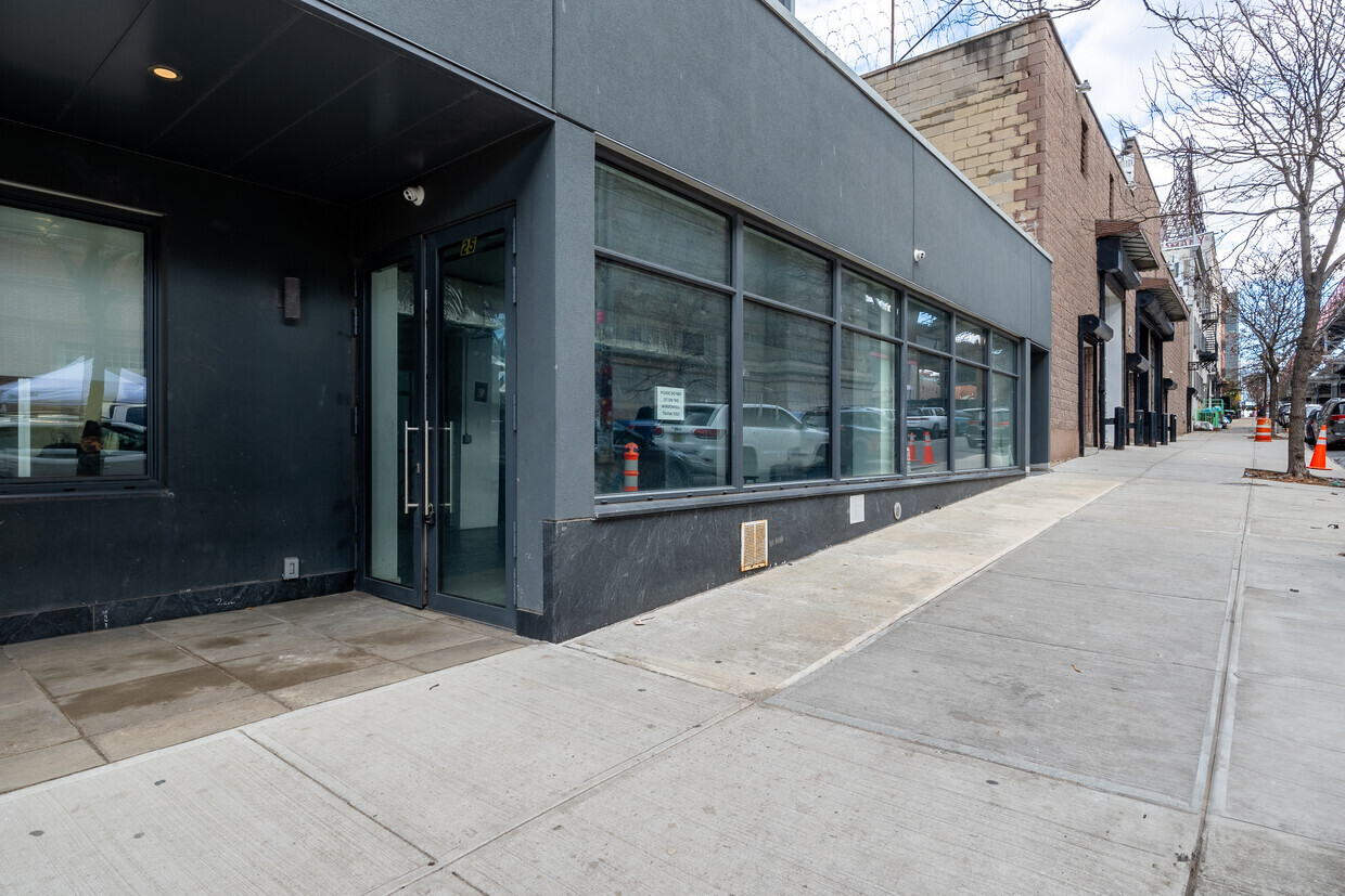 349 Kent Ave, Brooklyn, NY à louer Photo de l’immeuble– Image 1 sur 9