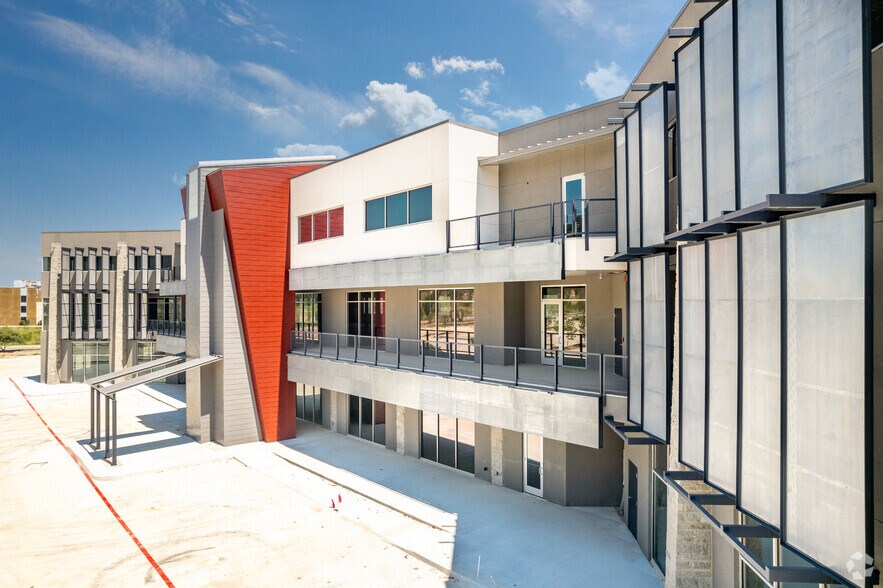 20327 W Interstate 10, San Antonio, TX à louer - Photo de l’immeuble – Image 2 sur 25