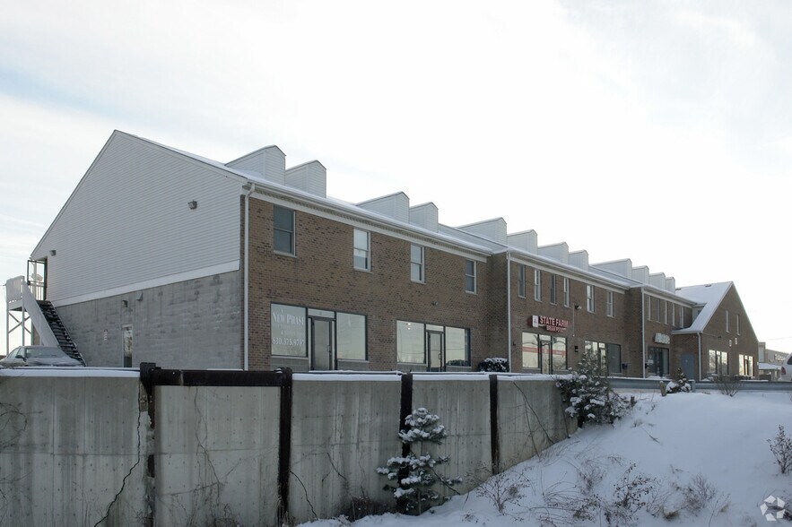 1187 N Farnsworth Ave, Aurora, IL à louer - Photo de l’immeuble – Image 2 sur 9