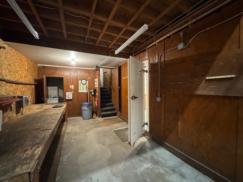 1678 E Main Rd, Portsmouth, RI à louer - Photo de l’immeuble – Image 3 sur 4