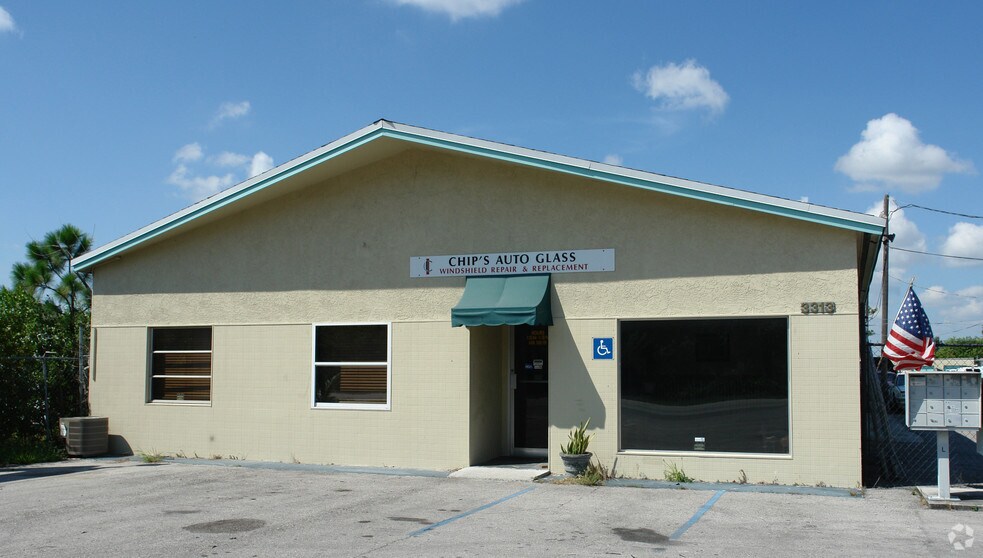 3313 Oleander Ave, Fort Pierce, FL à louer - Photo de l’immeuble – Image 2 sur 7