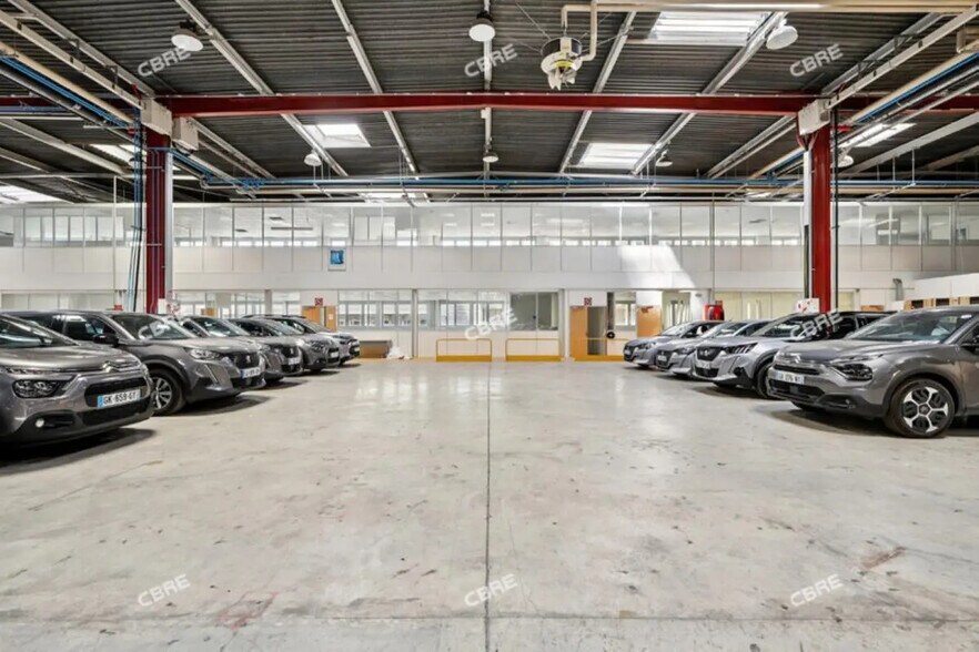 Local d’activités dans Trappes à louer - Photo de l’immeuble – Image 2 sur 11