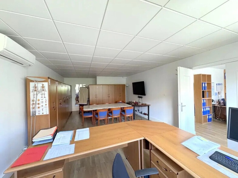 Bureau dans Montesson à louer - Photo de l’immeuble – Image 2 sur 7