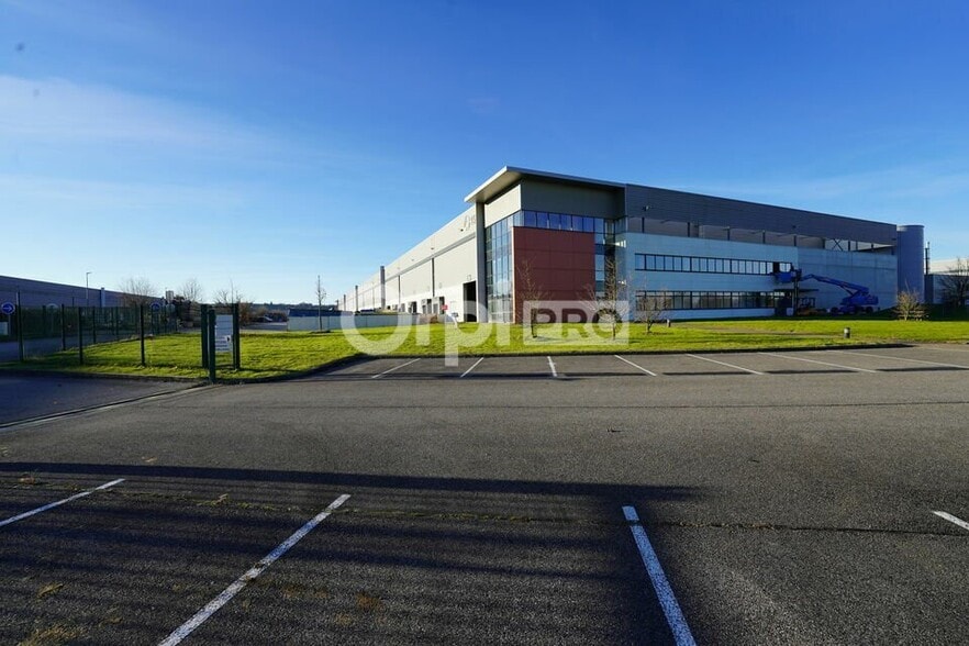 45 Rue Du Santoyon, Saint-Quentin-Fallavier à louer - Photo de l’immeuble – Image 2 sur 10