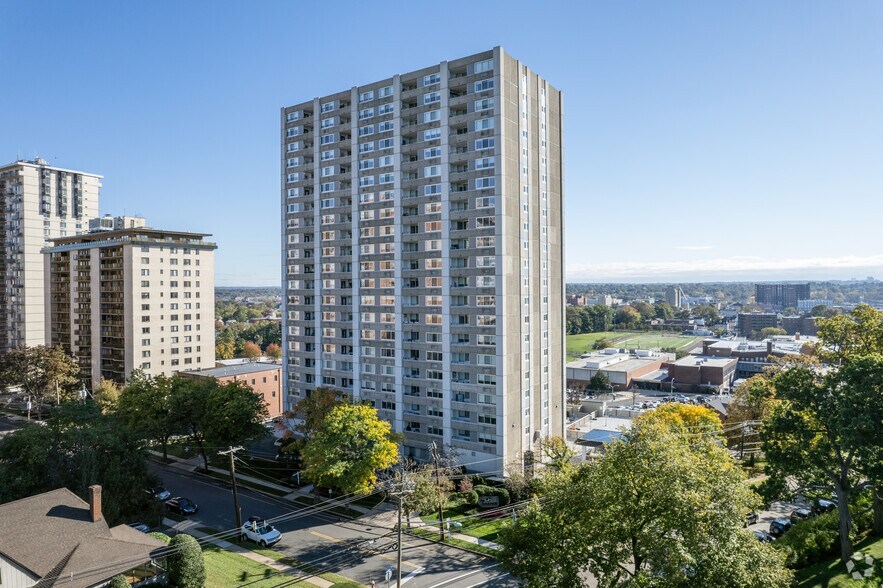 130 Overlook Ave, Hackensack, NJ à louer - Photo de l’immeuble – Image 1 sur 4