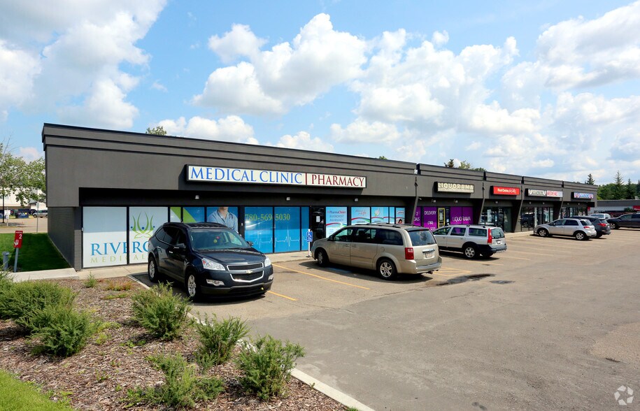 367 St Albert Trl, St. Albert, AB à louer - Photo de l’immeuble – Image 2 sur 3