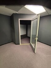 1612 W Olive Ave, Burbank, CA à louer Photo intérieure– Image 2 sur 29