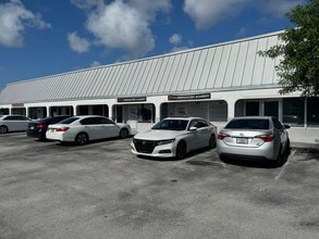 1900-2261 NW 29th St, Oakland Park, FL à louer Photo de l’immeuble– Image 1 sur 2