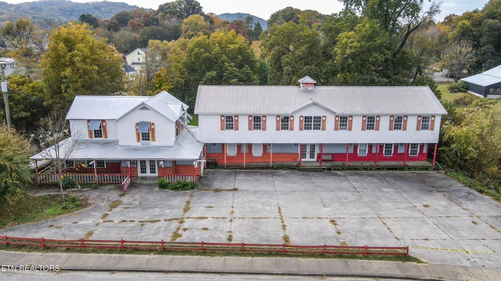 390 Cherohala Skwy, Tellico Plains, TN à vendre Photo principale– Image 1 sur 4
