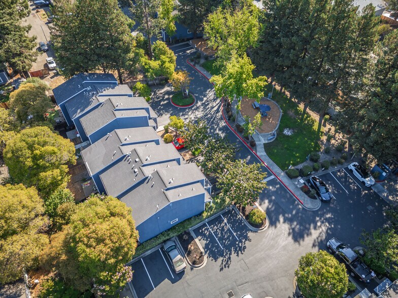 801 Dutton Ave, Santa Rosa, CA à vendre - Photo de l’immeuble – Image 3 sur 29