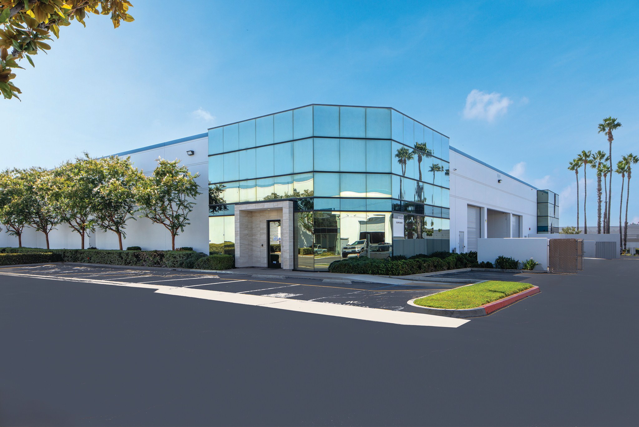 3919 E Guasti Rd, Ontario, CA à louer Photo principale– Image 1 sur 8