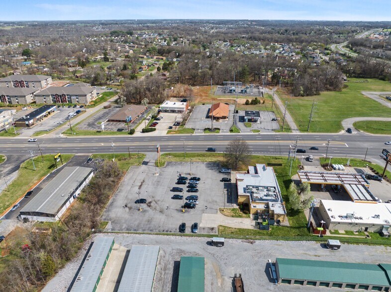 1826 Fort Campbell Blvd, Clarksville, TN à louer - Photo de l’immeuble – Image 3 sur 18