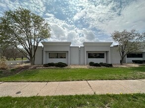 805 W 35th St, Davenport, IA à louer Photo de l’immeuble– Image 2 sur 4