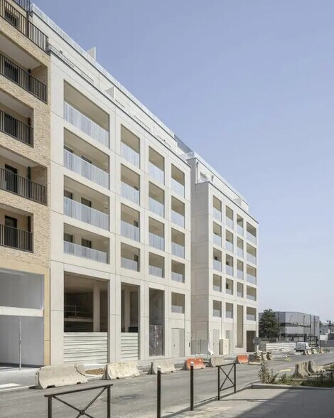 Bureau dans Vitry-sur-Seine à vendre - Photo de l’immeuble – Image 1 sur 3