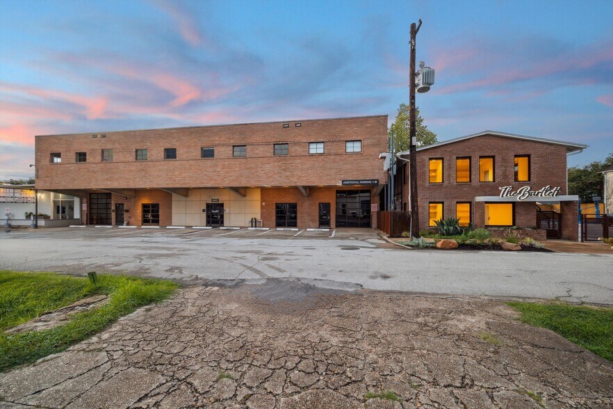 2422 Bartlett St, Houston, TX à louer - Photo de l’immeuble – Image 2 sur 9