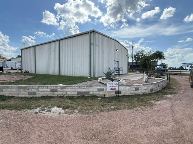 7748 E US Highway 290, Johnson City, TX à louer - Photo de l’immeuble – Image 1 sur 10