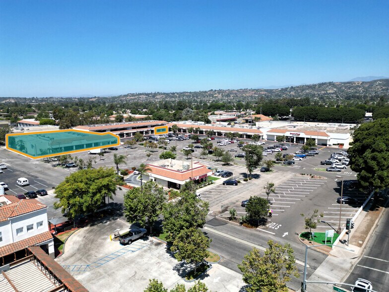 261-393 Arneill Rd, Camarillo, CA à louer - Photo de l’immeuble – Image 1 sur 19