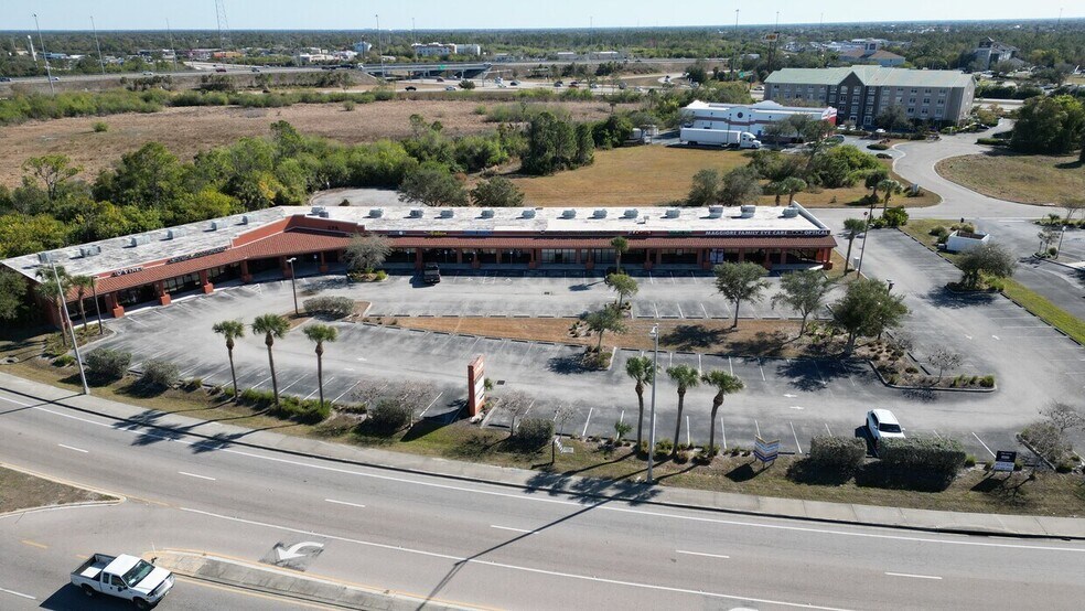 701 JC Center Ct, Port Charlotte, FL à louer - Photo de l’immeuble – Image 1 sur 10