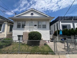 Plus de détails pour 2811 Haring St, Brooklyn, NY - Logement à vendre