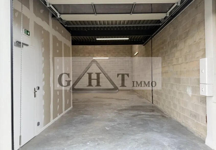 Industriel/Logistique dans Saint-Pierre-du-Perray à louer - Photo intérieure – Image 2 sur 4