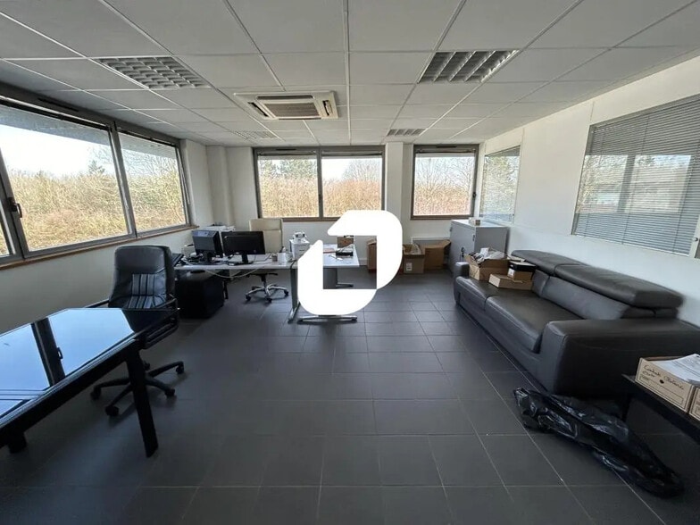 Bureau dans Tigery à louer - Photo intérieure – Image 2 sur 5