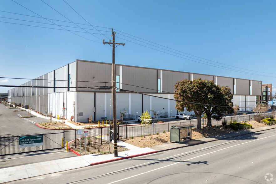 1345 Doolittle Dr, San Leandro, CA à louer - Photo de l’immeuble – Image 3 sur 15